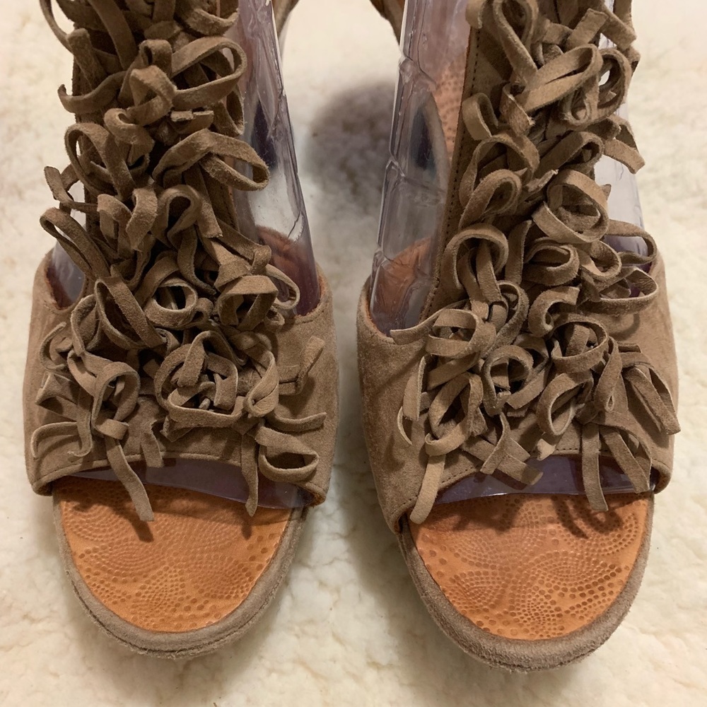 CHIE MIHARA Bow Heel Tan Suede Sandals. Read